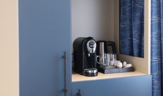 Day room with coffee station at Spark By Hilton Luton.