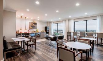 Dining area with comfortable seating at Delta Hotel By Marriott Regina.