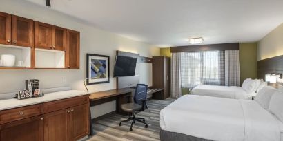 Day use twin room with work desk at Holiday Inn Express & Suites Medicine Hat.