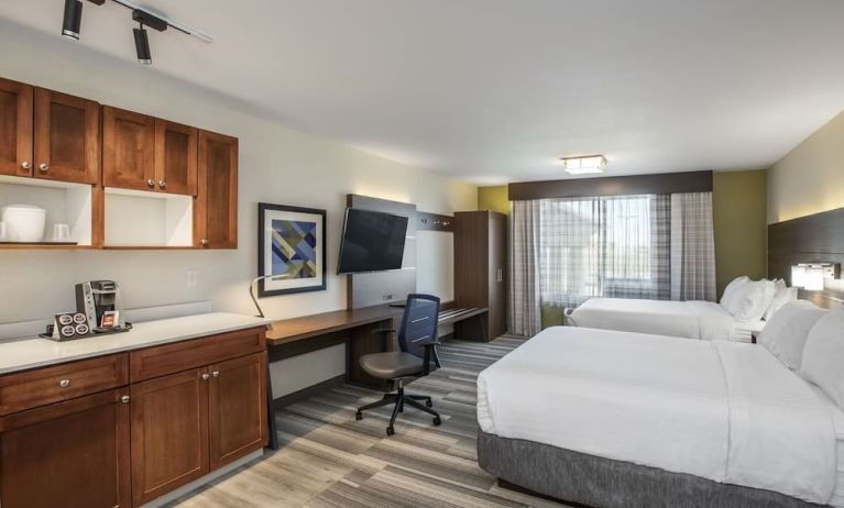 Day use twin room with work desk at Holiday Inn Express & Suites Medicine Hat.