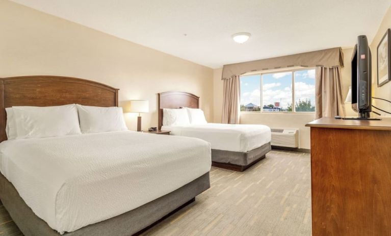 Bright and spacious day use twin room at Holiday Inn Lethbridge. 