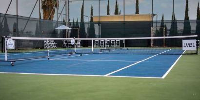 Tennis court available at Le Parc At Melrose.