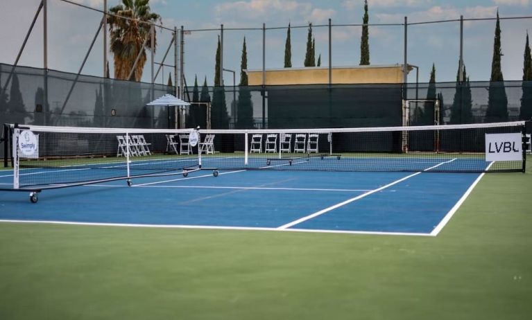 Tennis court available at Le Parc At Melrose.