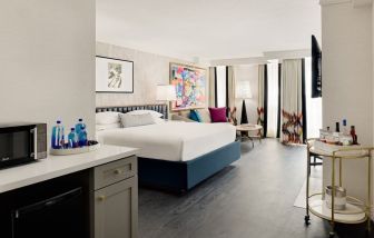 Day use room with sofa at Le Parc At Melrose.