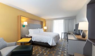 Day use room with natural light at Holiday Inn Orlando SW - Celebration Area.