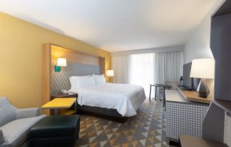 Day use room with natural light at Holiday Inn Orlando SW - Celebration Area.