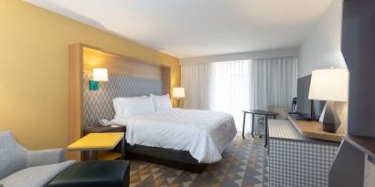 Day use room with natural light at Holiday Inn Orlando SW - Celebration Area.