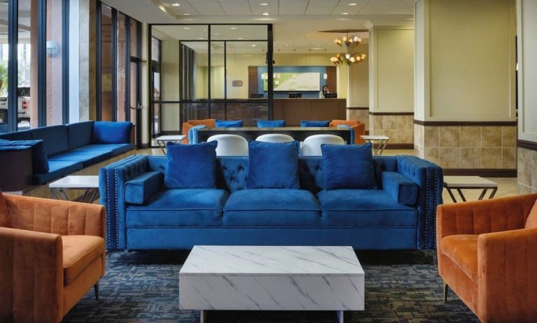 Lobby and coworking lounge at Holiday Inn Orlando SW - Celebration Area.