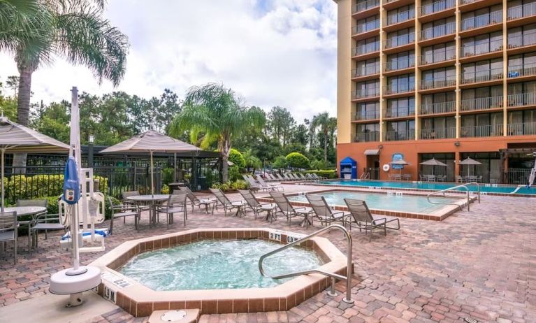 Spa tub and children's pool at Holiday Inn Orlando SW - Celebration Area.