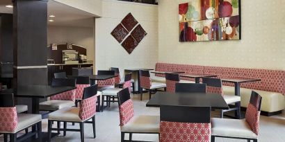 Dining area perfect for coworking at Holiday Inn Express & Suites Naples Downtown - 5th Avenue.