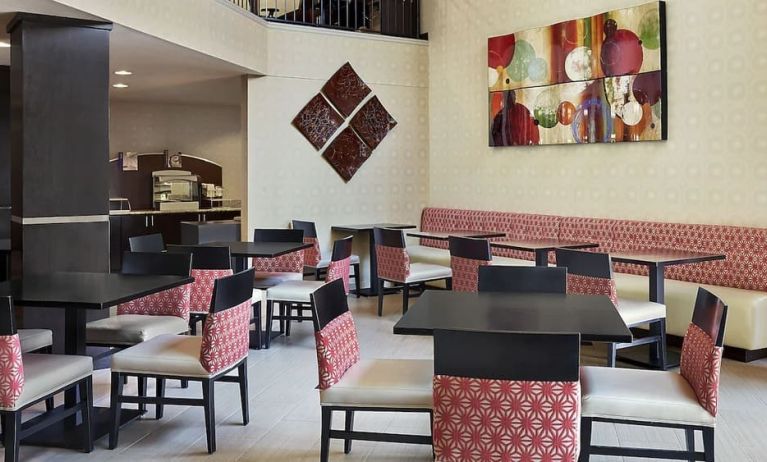 Dining area perfect for coworking at Holiday Inn Express & Suites Naples Downtown - 5th Avenue.