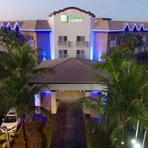 Hotel exterior at Holiday Inn Express & Suites Naples Downtown - 5th Avenue.