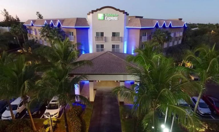 Hotel exterior at Holiday Inn Express & Suites Naples Downtown - 5th Avenue.