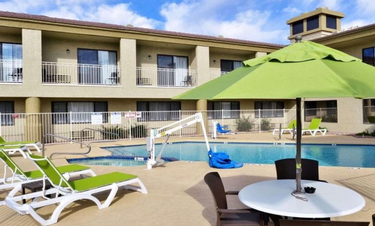 Sun loungers beside the pool at Spark By Hilton Fountain Hills Scottsdale.