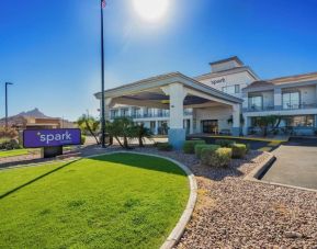 Hotel exterior at Spark By Hilton Fountain Hills Scottsdale.