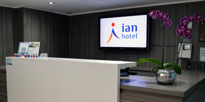 Ian Hotel