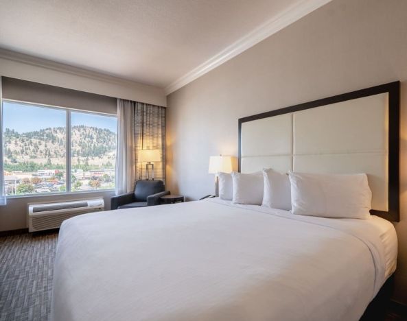 Comfortable day use room at Kanata Kelowna And Conference Centre.