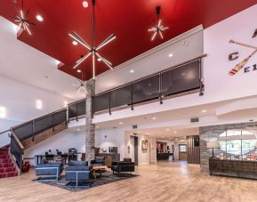 Lobby lounge at Kanata Kelowna And Conference Centre.