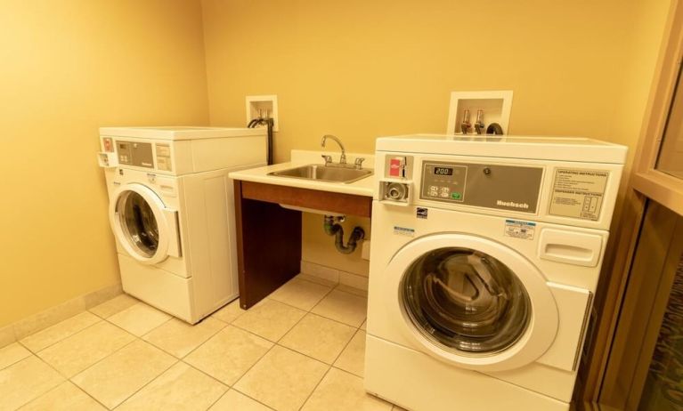 Laundry room at Kanata Kelowna And Conference Centre.