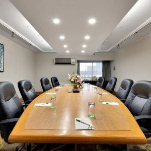 Professional meeting room with ergonomic chairs at Holiday Inn Peterborough-Waterfront.