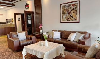 Comfortable lobby lounge at Divya Sutra Plaza & Conference Centre.