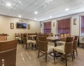 Dining area at Quality Inn Hotel Medicine Hat.