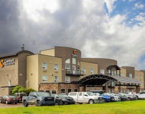 Hotel exterior and parking area at Quality Inn Hotel Medicine Hat.