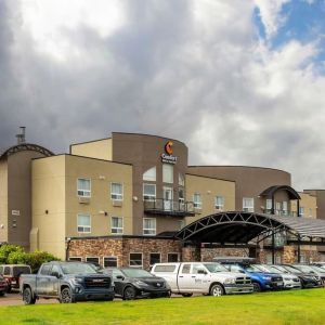 Hotel exterior and parking area at Quality Inn Hotel Medicine Hat.