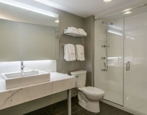 Guest bathroom with shower at Rodd Miramichi River.