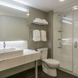 Guest bathroom with shower at Rodd Miramichi River.