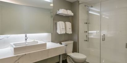 Guest bathroom with shower at Rodd Miramichi River.