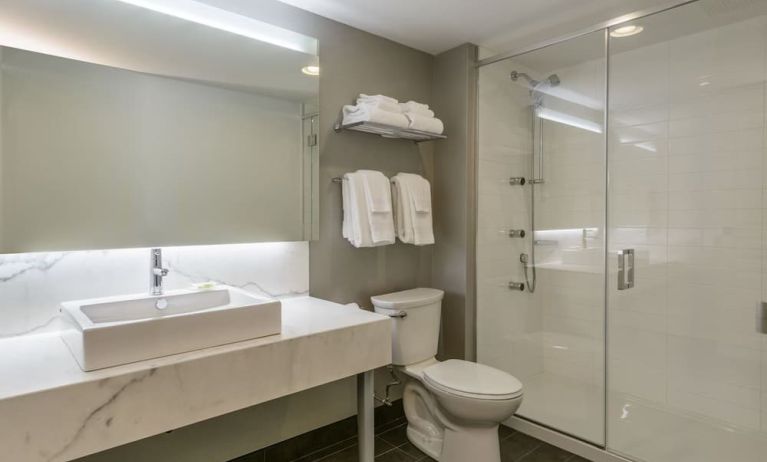 Guest bathroom with shower at Rodd Miramichi River.