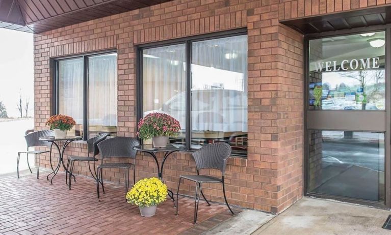 Hotel entrance with sitting area at Comfort Inn Pembroke.