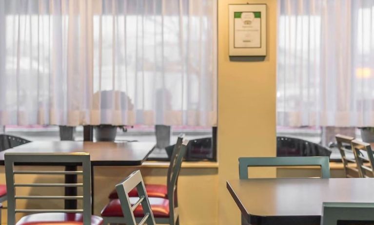 Dining area at Comfort Inn Pembroke.