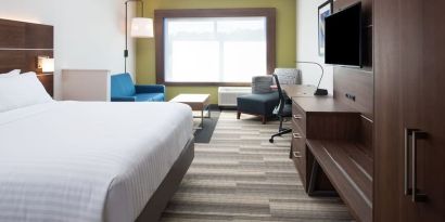 Day use room with natural light at Holiday Inn Express & Suites Ruston.