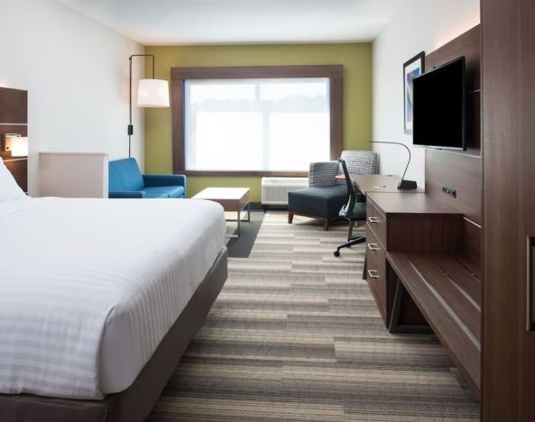 Day use room with natural light at Holiday Inn Express & Suites Ruston.