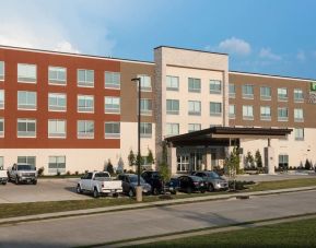 Hotel exterior at Holiday Inn Express & Suites Ruston.