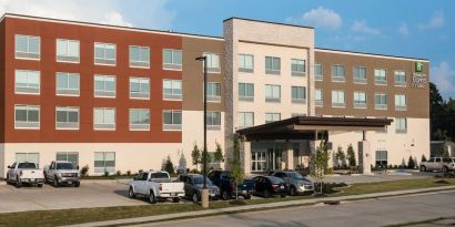 Hotel exterior at Holiday Inn Express & Suites Ruston.