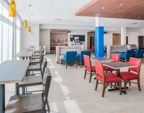 Dining area perfect for coworking at Holiday Inn Express & Suites Ruston.