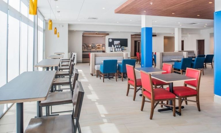 Dining area perfect for coworking at Holiday Inn Express & Suites Ruston.