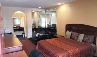 Day use room with bathtub at Scottish Inn & Suites.
