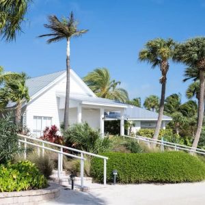 Hotel entrance and exterior at Islander Resort Oceanside.