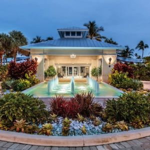 Hotel entrance at Islander Resort Oceanside.