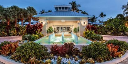 Hotel entrance at Islander Resort Oceanside.