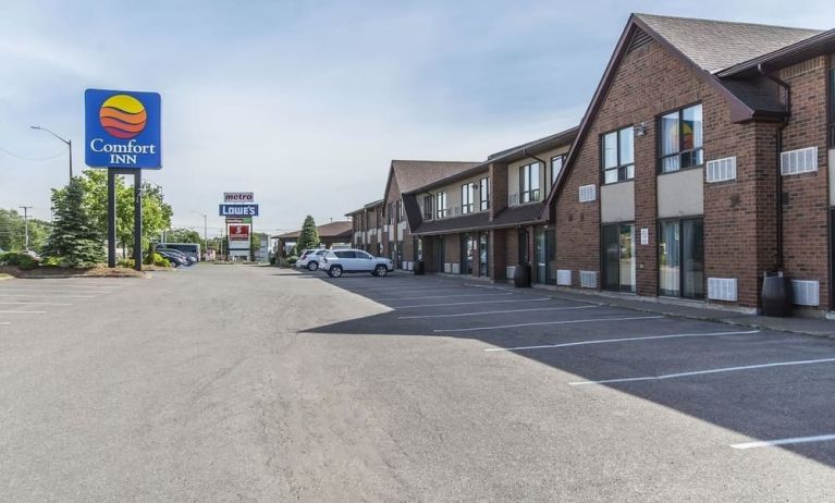 Hotel parking at Comfort Inn Sault Ste. Marie.