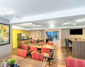 Dining area with comfortable seating perfect for co-working at Comfort Inn Winnipeg Airport.