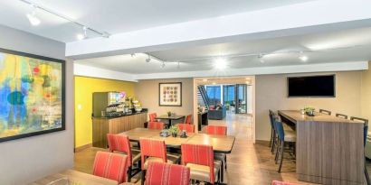 Dining area with comfortable seating perfect for co-working at Comfort Inn Winnipeg Airport.