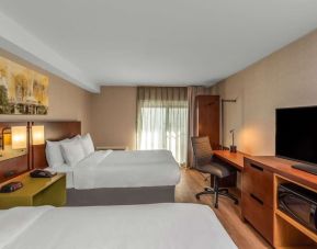 Day use twin room with work desk at Comfort Inn Winnipeg Airport.