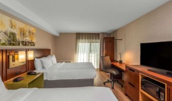 Day use twin room with work desk at Comfort Inn Winnipeg Airport.