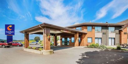 Hotel exterior and parking area at Comfort Inn Sydney.